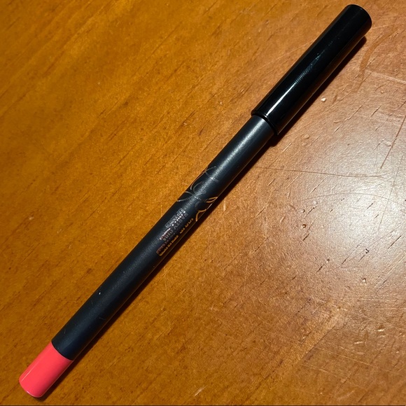 Kylie Jenner Velvet Lip Kit Party Girl - Picture 9 of 16